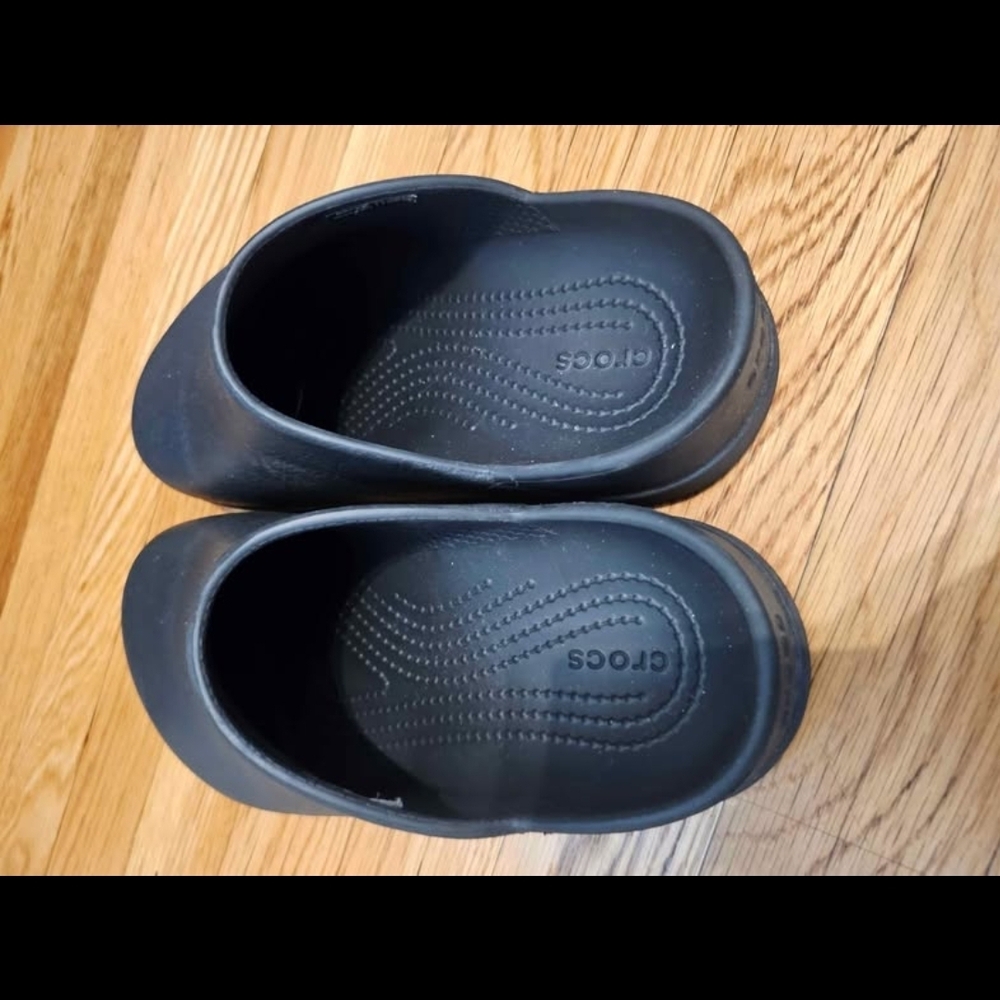 CROCS Classic Black Clogs - Picture 3 of 4
